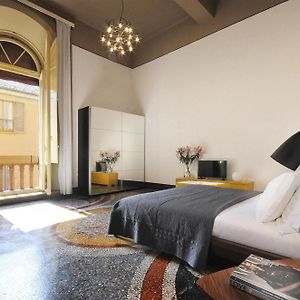 Camera grande con letto king size
